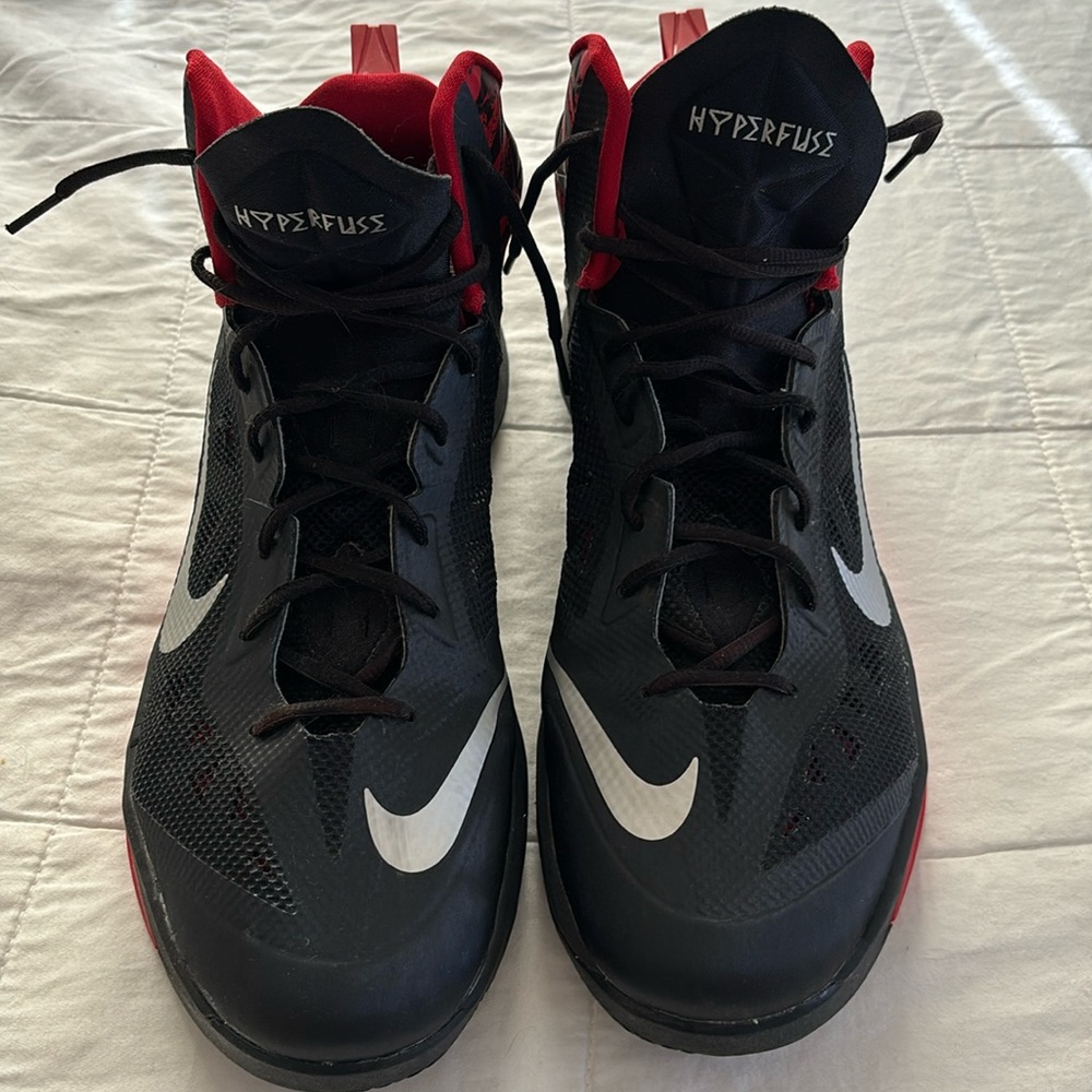 Men’s Nike hyperfuse sz13